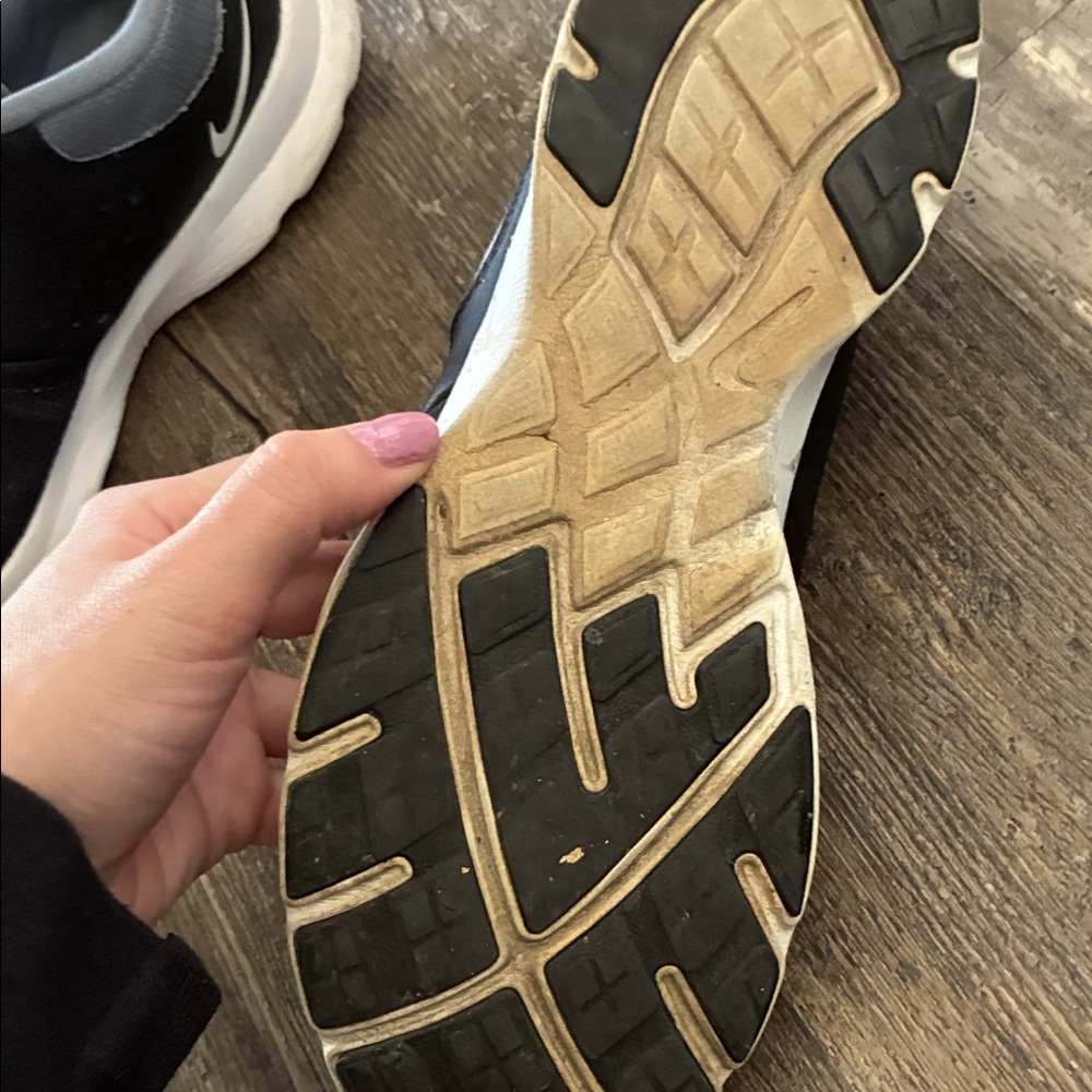 Nike Black and Gray Athletic Sneakers - Picture 10 of 11